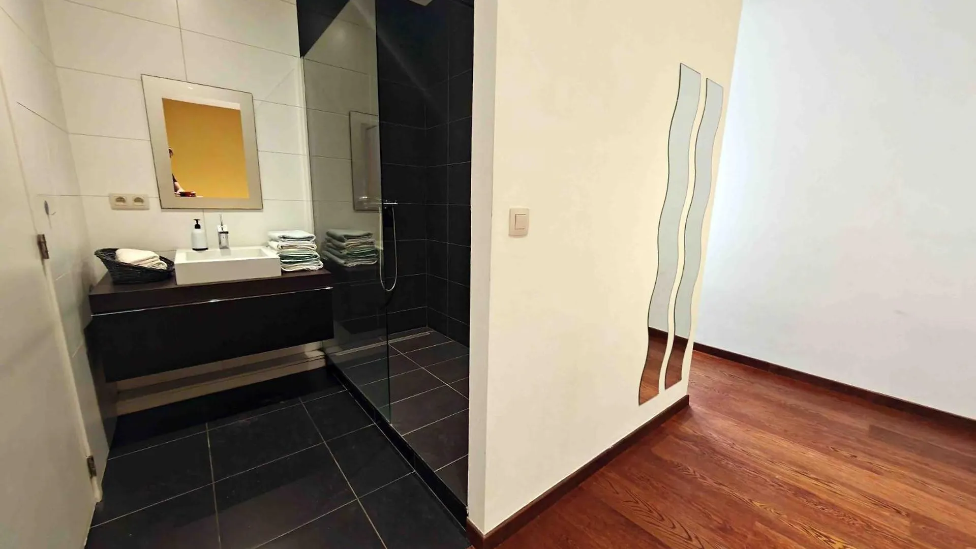 Sainte Catherine Whole Apartment Brussels